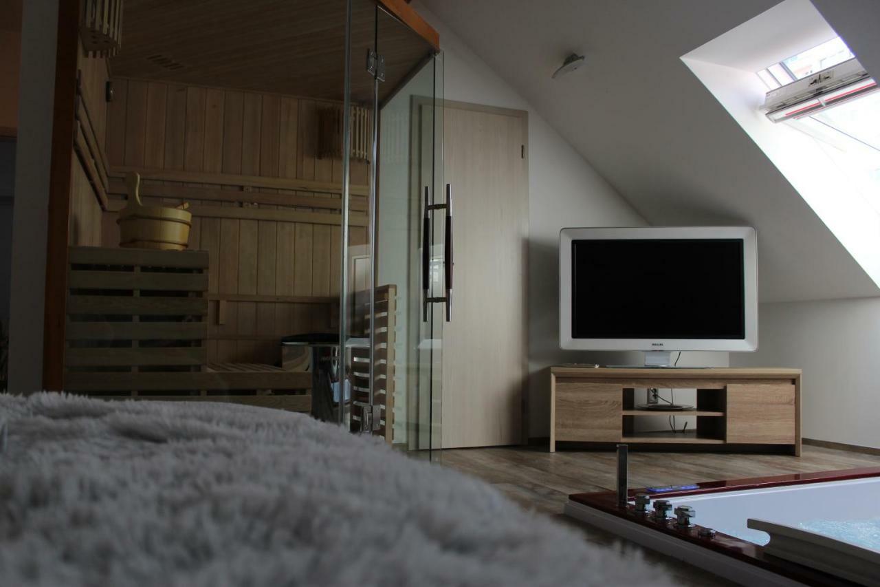 Romanticky Wellness Suite Hotel Heinz Dobris Exterior foto